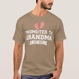 Promoted to grandma est 2022 T-Shirt