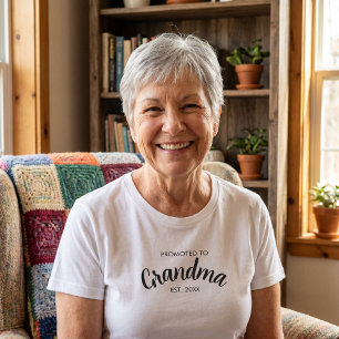 Promoted To Grandma Pregnancy Reveal Grandma Gift  T-Shirt