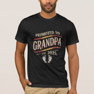 Promoted To Grandpa 2025 Grandpa est 2025  T-Shirt