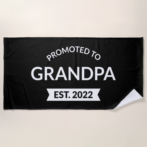 Promoted To Grandpa Est 2022 II Beach Towel
