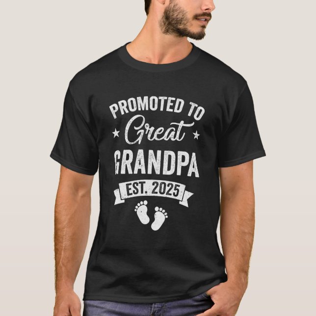 Promoted To Great Grandpa Est 2025 Pregnancy Annou T-Shirt (Front)