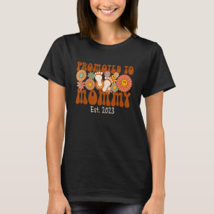 Promoted To Mommy 2023 Groovy Pregnancy Announceme T-Shirt
