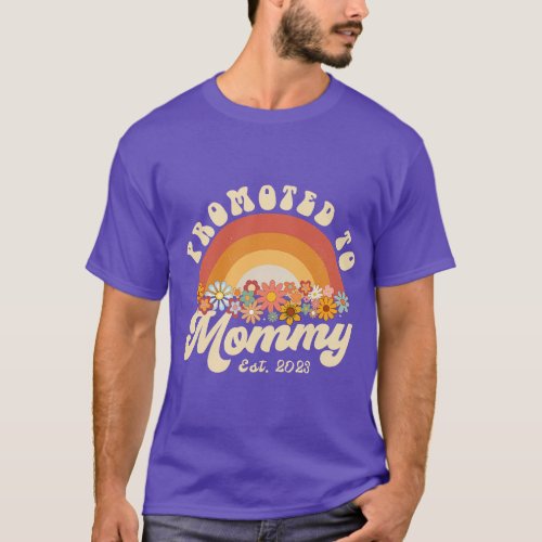 Promoted To Mommy 2023 Retro Design Pregnancy Anno T_Shirt