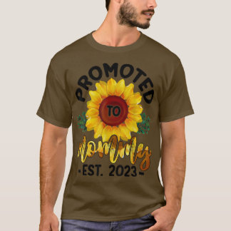 Promoted To Mommy EST 2023 Sunflower Cute T-Shirt
