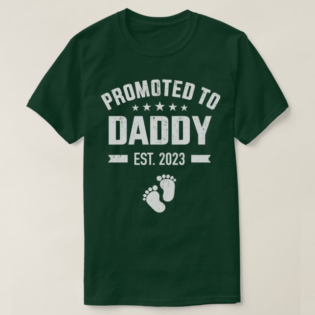 Promoted to new daddy 2023 soon to be dad fathers  T-Shirt (Design Front)