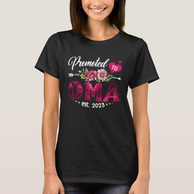 Promoted To Oma 2023 First Time New Oma Pregnancy  T-Shirt (Front)