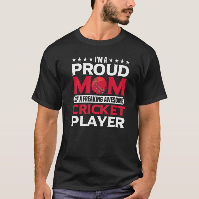 Proud Cricket Mom Cricket Sports Team Player Batsm T-Shirt (Front)