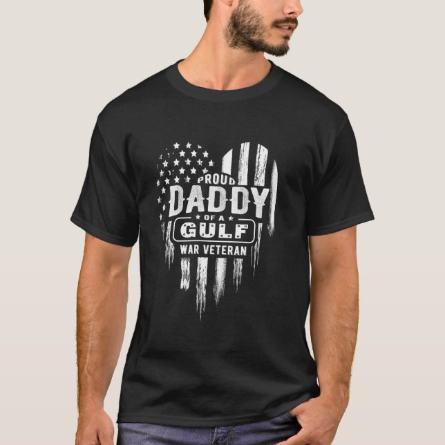 Proud Daddy Dad Gulf War Veteran American Flag Hea T-Shirt (Front)