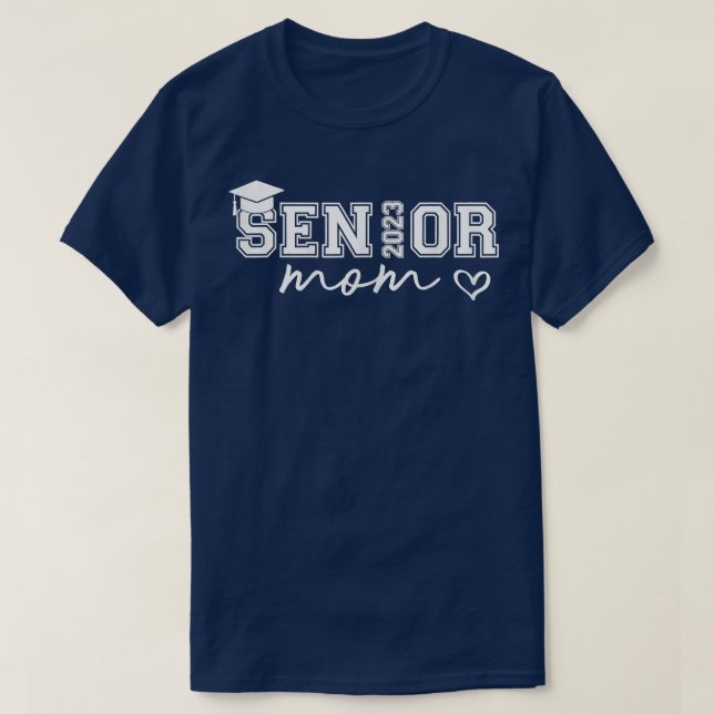 Proud mom cute heart Graduate Senior 2023  T-Shirt (Design Front)
