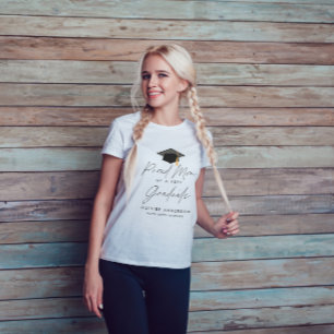 Proud mom of a class of 2022 graduate script T-Shirt