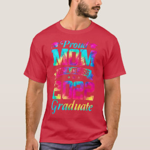 Proud Mom of a Class of 2022 Graduate Senior 22 Ti T-Shirt