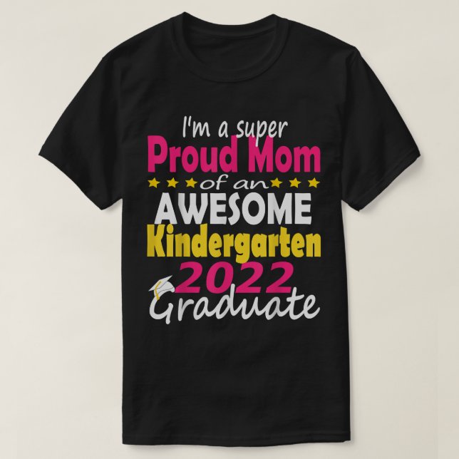 Proud Mom of Kindergarten Graduate 2022 Graduation T-Shirt (Design Front)