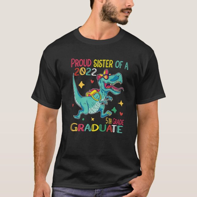 Proud Sister A Class Of 2022 5Th Grade Graduate Di T-Shirt (Front)