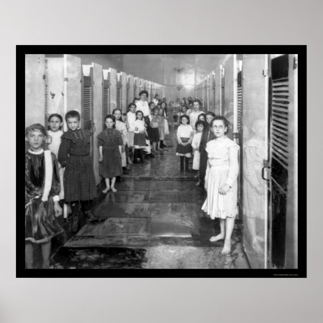 Public Bathhouse in NYC 1910 Poster (Front)