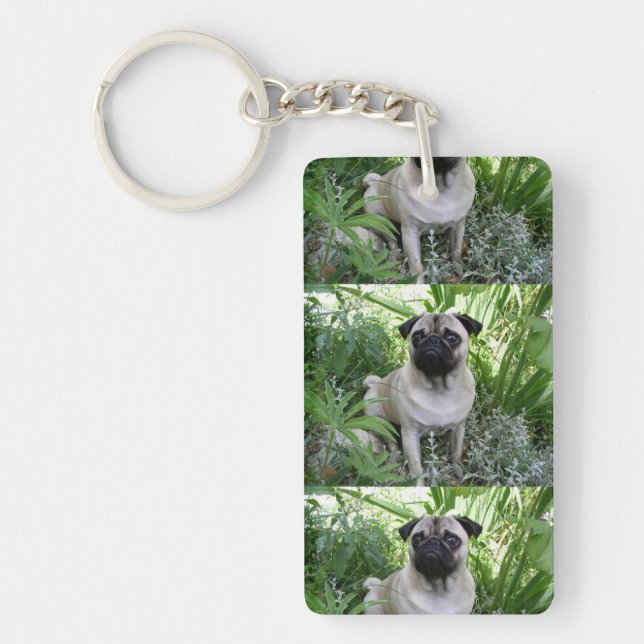 pug sitting keychain (Front)
