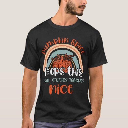 Pumpkin Spice Makes this SOCIAL STUDIES TEACHER ni T_Shirt