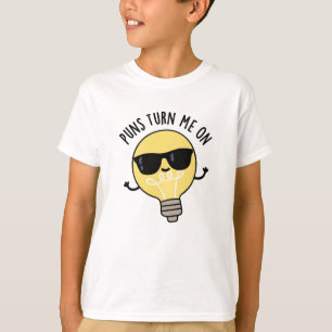 Puns Turn Me On Funny Light Bulb Pun  T-Shirt