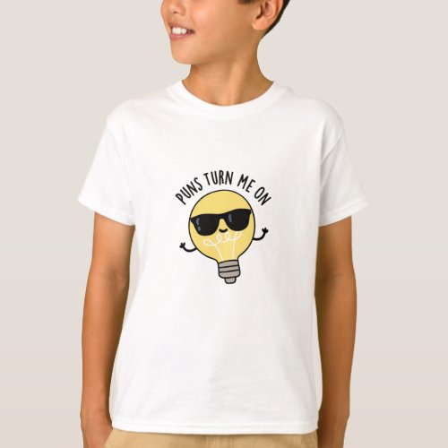Puns Turn Me On Funny Light Bulb Pun T_Shirt