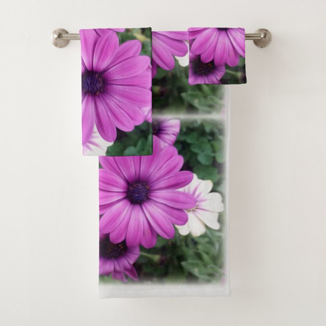 Purple daisies bath towel set (Insitu)