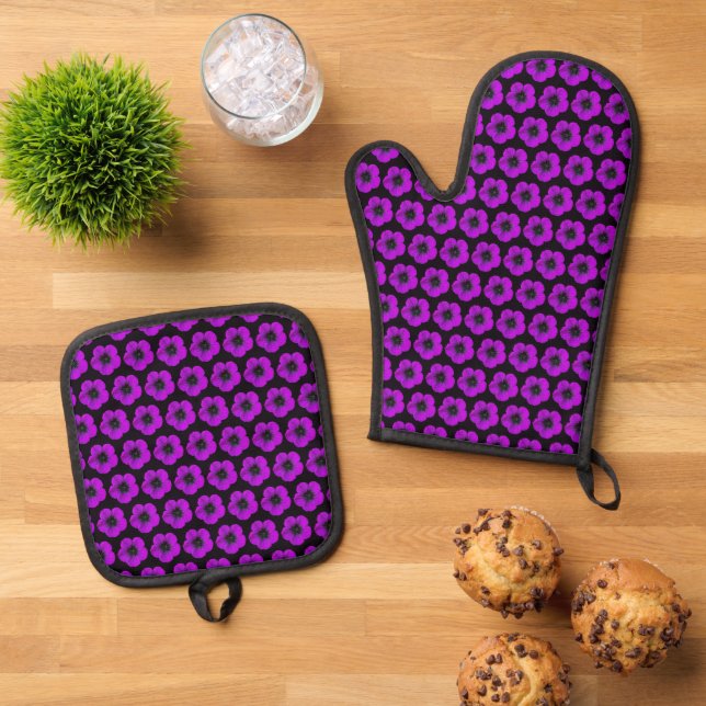 Purple Geranium Floral Pattern on Black Oven Mitt & Pot Holder Set (Top Down)
