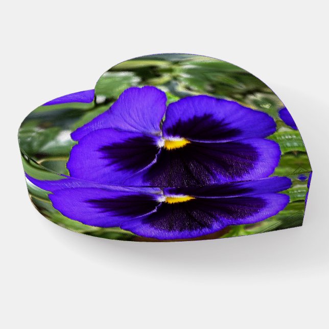 Purple pansy paperweight (Angled)