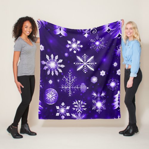 Purple Snowflake Pattern Fleece Blanket