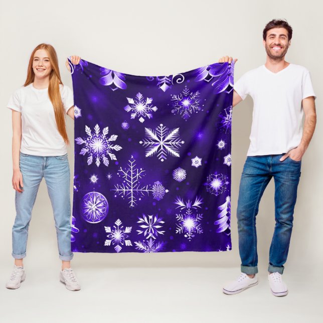 Purple Snowflake Pattern Fleece Blanket (In Situ)