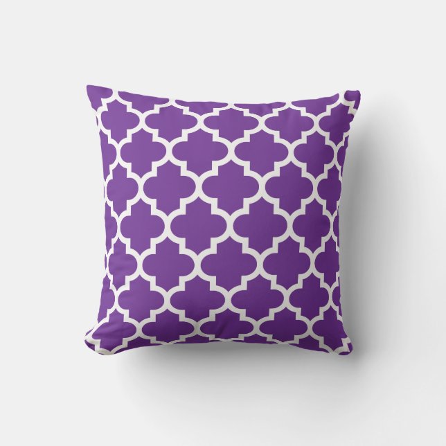 Purple & White Quatrefoil Pattern Pillow (Front)
