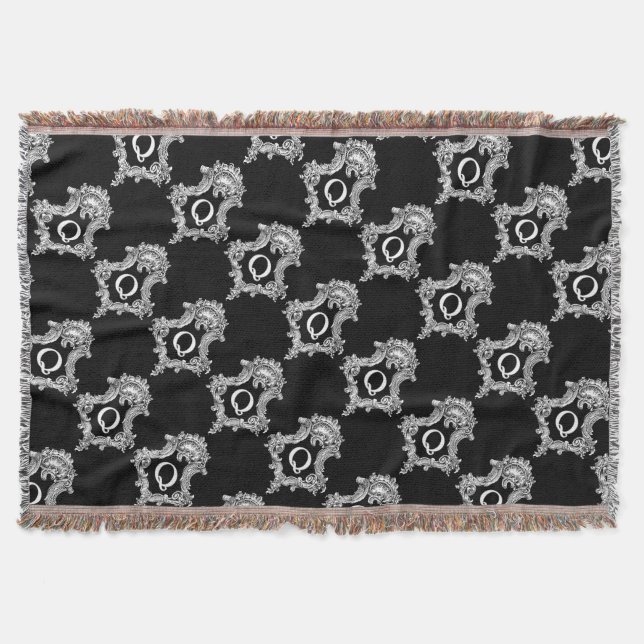 Q Monogram Initial Throw Blanket (Front)
