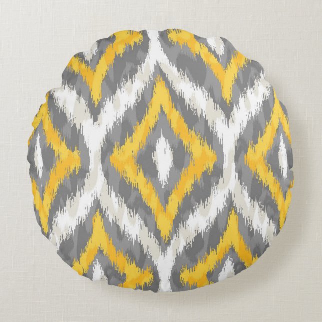 Quatrefoil Ikat Pattern In Gray And Yellow Round Pillow (Front)
