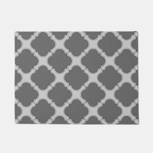 Quatrefoil in shades of gray doormat