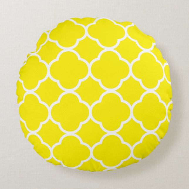 Quatrefoil Patterns Bright Sunshine Yellow White Round Pillow (Front)