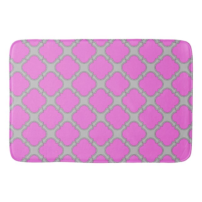 Quatrefoil pink and gray bath mat (Front)