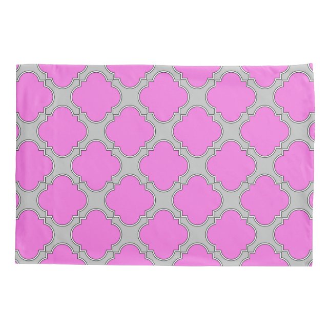 Quatrefoil pink and gray pillowcase (Back)