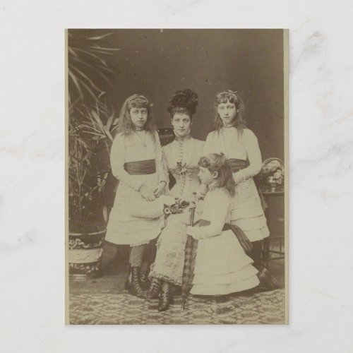 Queen Alexandra with her daughters 010UK Postcard