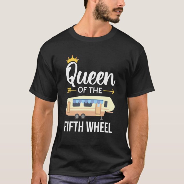 Queen Of The Fifth Wheel Camping Love Camper Vacat T-Shirt (Front)