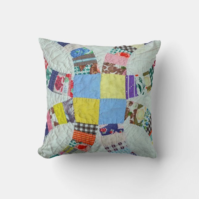 Quilt pattern throw pillow (Front)