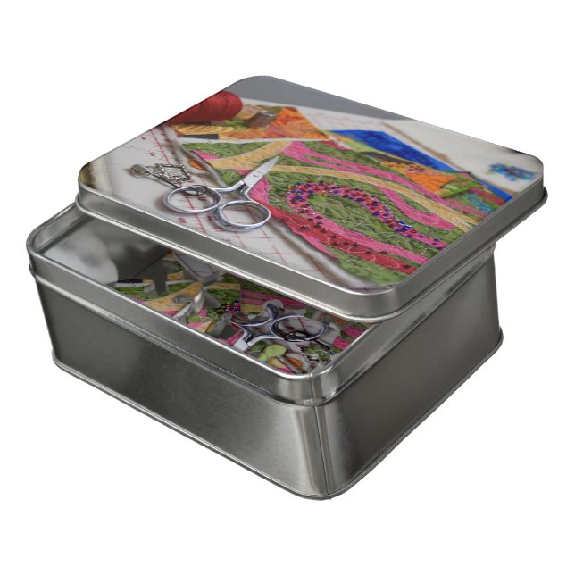 Quilting Time Jigsaw Puzzle (Lid Open)