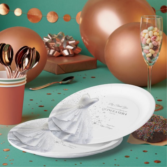 Quintencera Glam Red Dress Paper Plates (Multi)