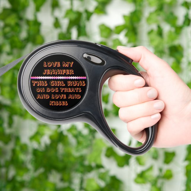 Quirky leash message makes dog walks more fun (Hand)