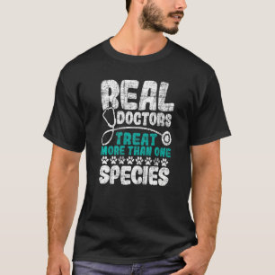 Real Doctors Treat More Than One Species Veterina T-Shirt