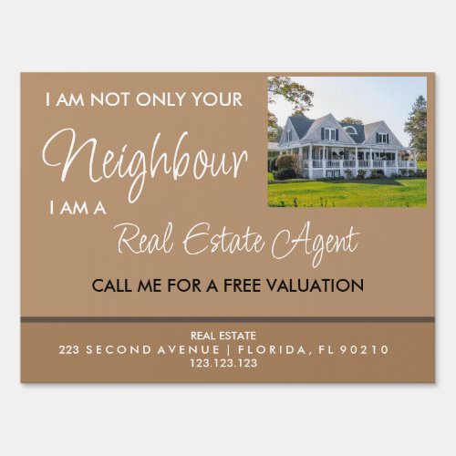 Real Estate Marketing Agent selling house Sign