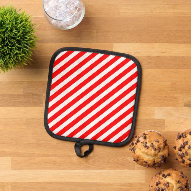 Red and White Candy Cane Stripes Pot Holder (Top Down)