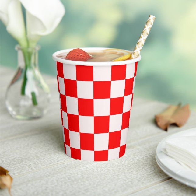 Red and White Checkered Pattern  Paper Cups (Insitu)