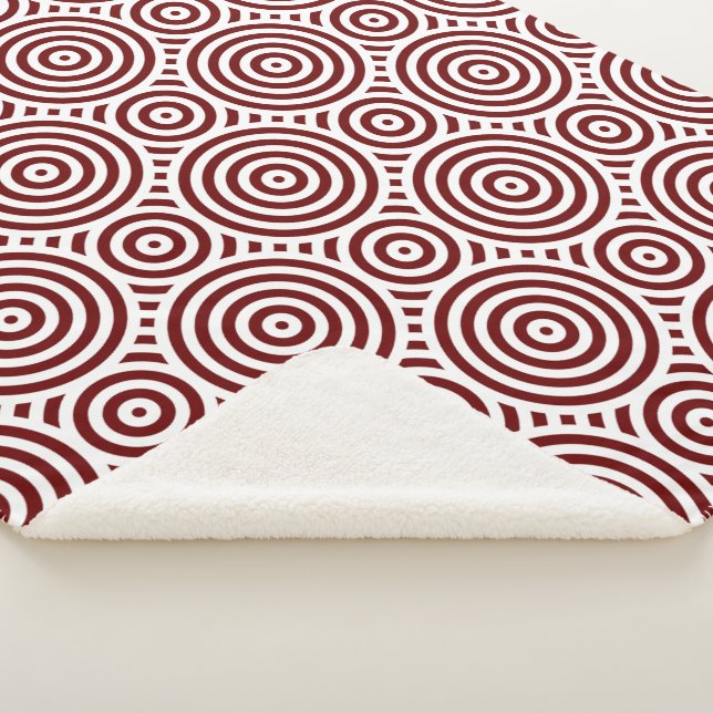 Red and White Nested Circular Pattern Sherpa Blanket (3/4)