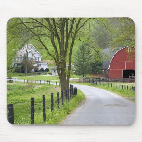 Red barn and farm house near Berlin Ohio Mouse Pad