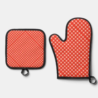 Red Checkerboard Oven Mitt and Pot Holder Set