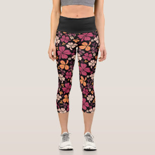 Red Clover Shamrock Pattern St. Patrick`s Day Capri Leggings