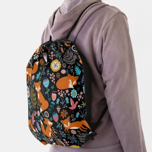 Red foxes and flowers pattern drawstring bag