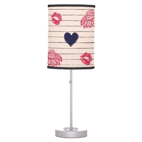 Red hearts lips daisies pattern table lamp